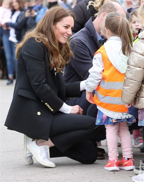 kate middleton veja esplar sneakers.